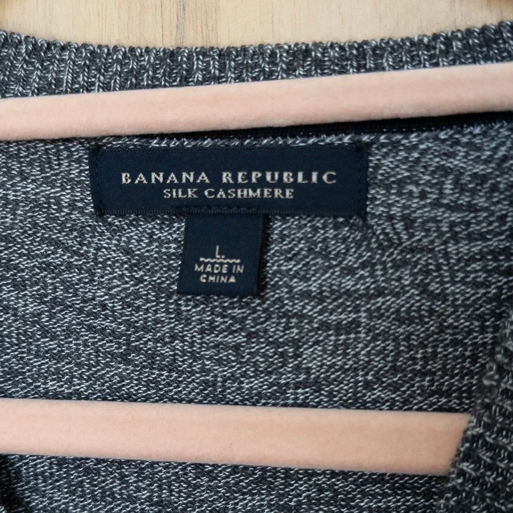 Banana Republic Mens Silk Cashmere Sweater L Gray V-Neck Pullover Quiet Luxury